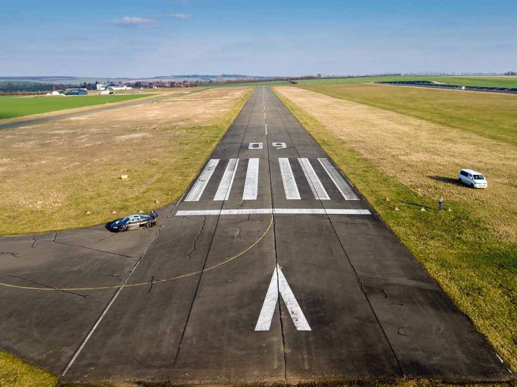 pilotry aviation aerospace Luftfahrt runway land Landung künstliche Intelligenz KI artificial intelligence AI